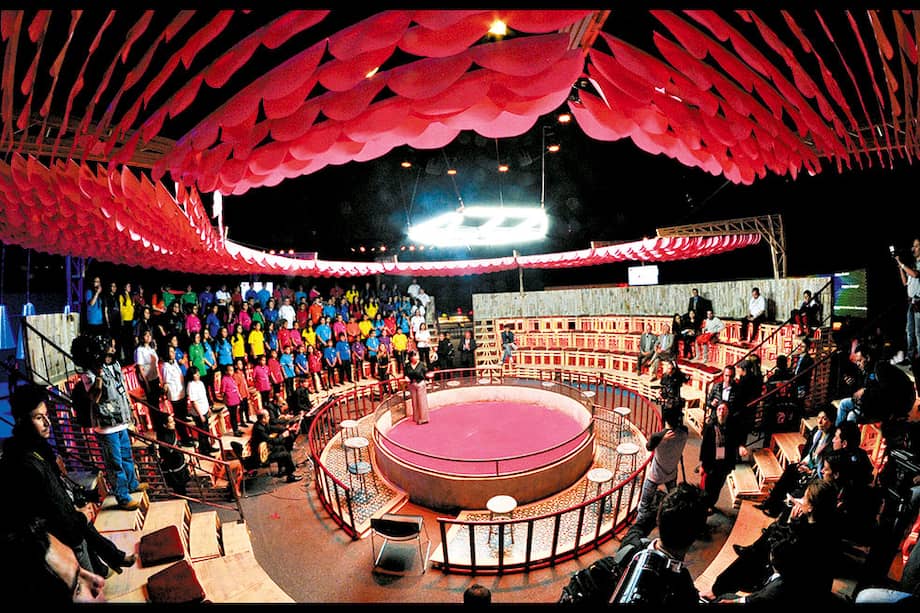 La gallera construida en el corazón de Corferias fue fruto de la propuesta de los artistas Andrés Burbano, Laura Villegas y Santiago Caicedo y la curaduría de la escritora Piedad Bonnett. Cristian Garavito - El Espectador