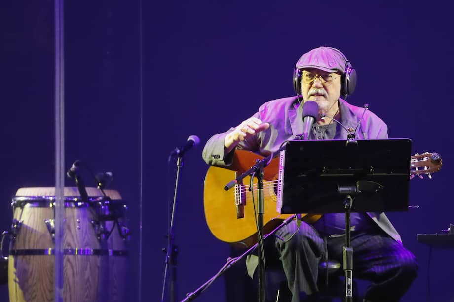 El trovador cubano Silvio Rodríguez llama a "revolucionar la revolución".