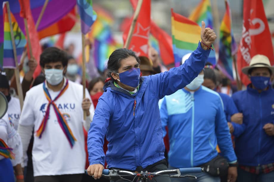 Iniciativa no menos rocambolesca y que quizás en Oriente Medio tendría salida, fue la presentada por Yaku Pérez, representante del indigenismo, quien ofreció la posibilidad de “exportar barriles de agua” en lugar de petróleo, que “además es contaminante”.