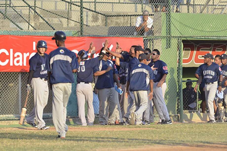 Leones de Montería celebran la segunda victoria en la serie contra los Tigres. Foto: Prensa