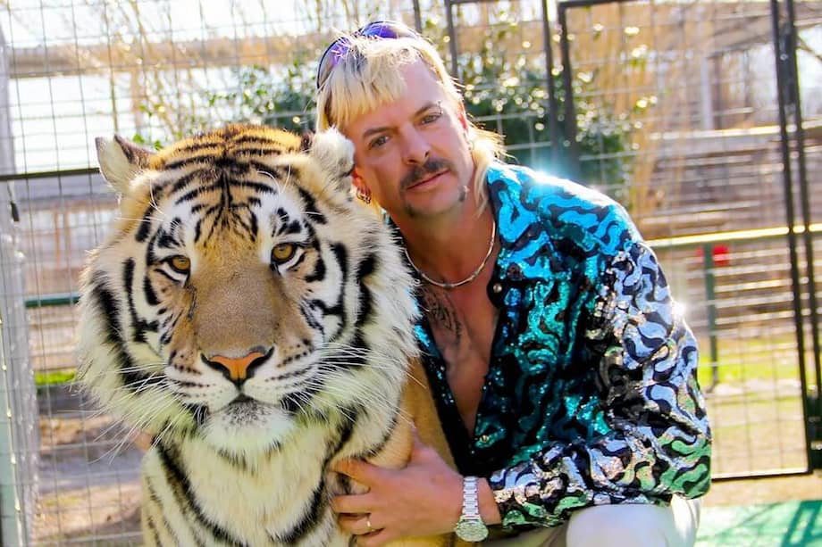 Las historias de Joseph "Joe Exotic" Maldonado-Passage y Carole Baskin producen esa irresistible mezcla de incredulidad, fascinación y fastidio, que no solo hace imposible dejar de ver lo que sigue sino que produce la necesidad de comentarlo. / EFE