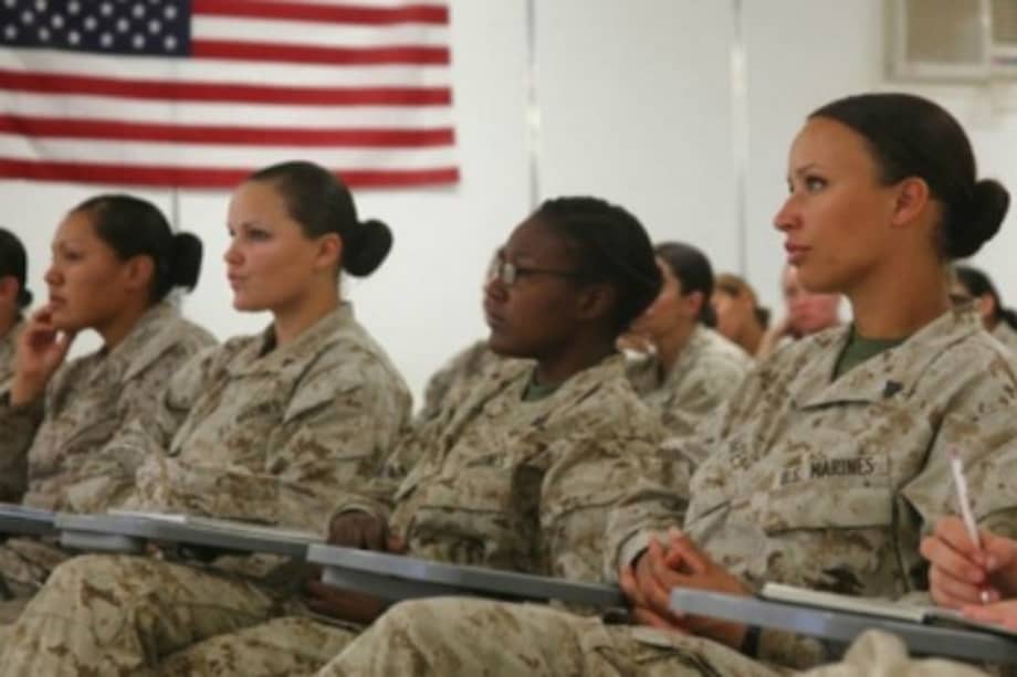 Ejército de EE.UU. designa por primera vez a mujeres como oficiales de combate