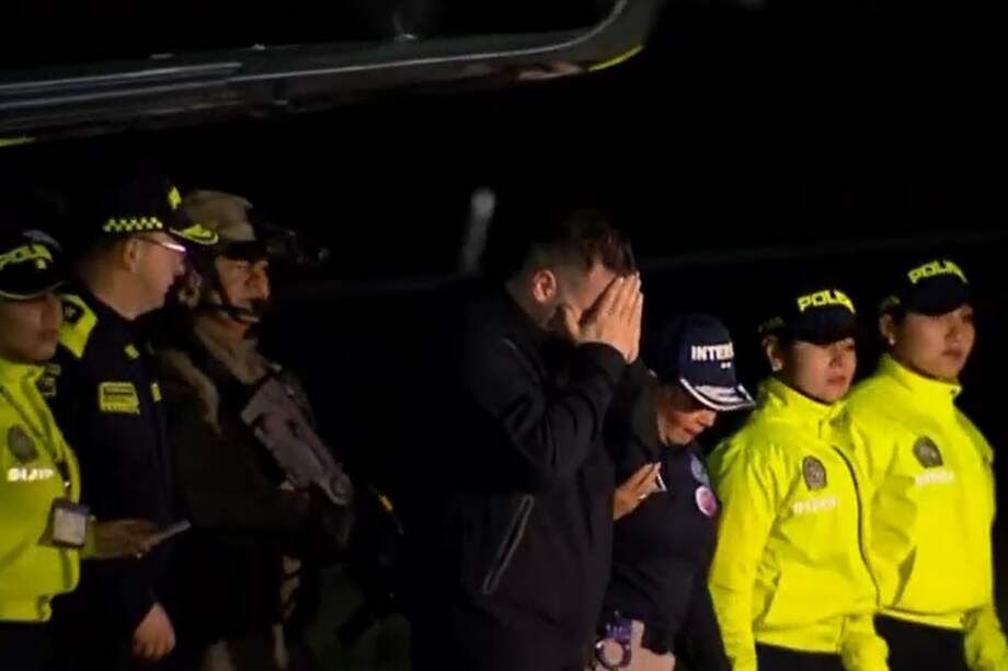 El avión en el que transportaban a Poulos aterrizó en Bogotá a las 11:30 p.m. de este miércoles 25 de enero.