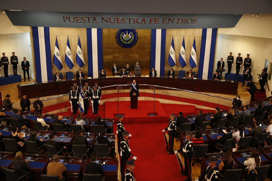 El Congreso de El Salvador aprobó en marzo de 2022 el endurecimiento de las penas para los delincuentes que estén involucrados con las pandillas.