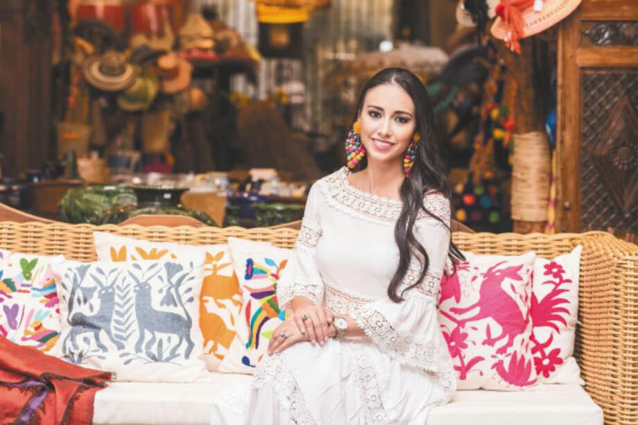 La primera artesanía que le regalaron a Catalina Angulo fue una mochila wayuu. / Fabián Álvarez