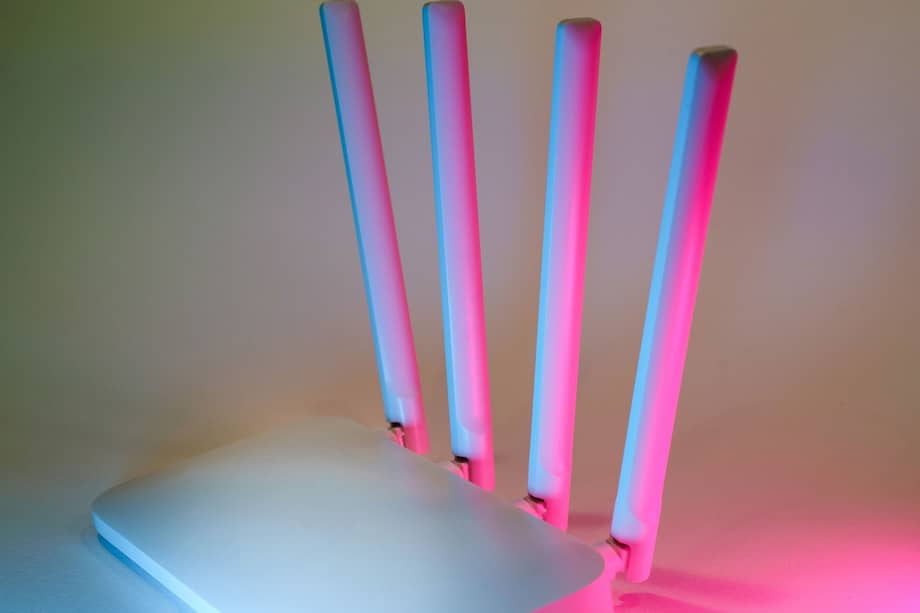 Aunque los routers de internet casero existen desde 1990, no fue hasta la década de los 2000 que se popularizaron en la mayoría de las casas del mundo.