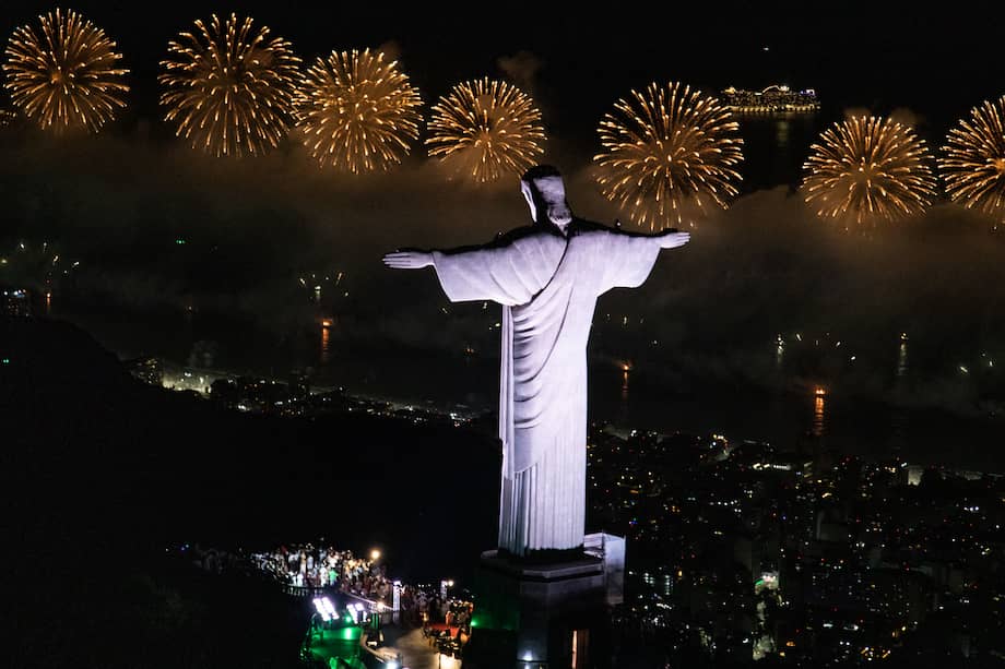 Uno de los mayores atractivos de la Nochevieja en Río de Janeiro es el espectáculo de fuegos artificiales.