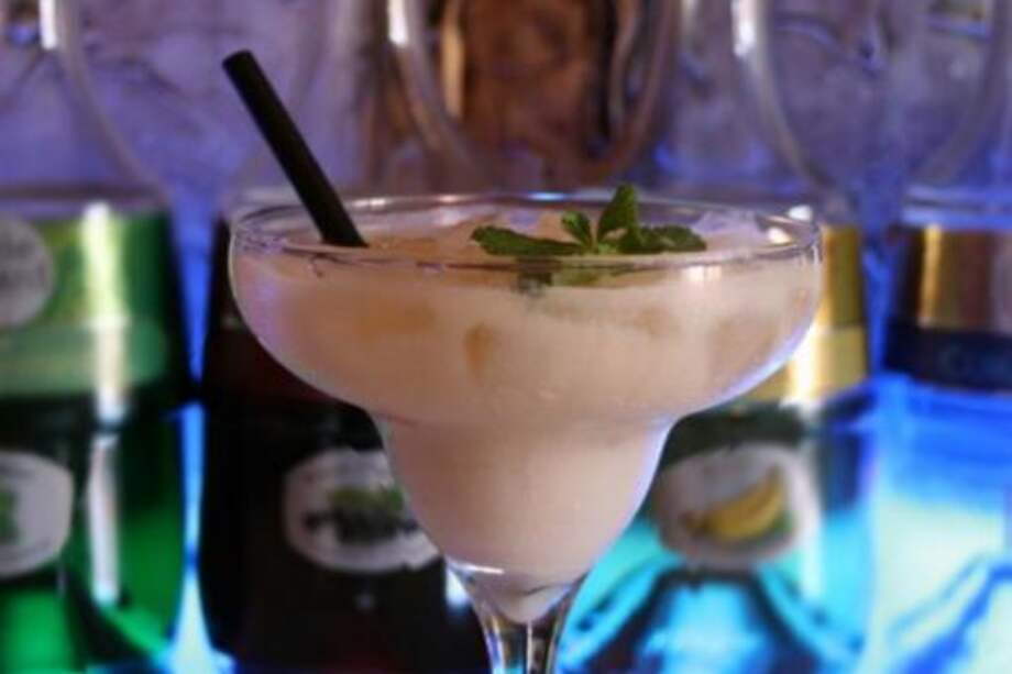 Polémica en España por bares que dan licor a cambio de sexo oral