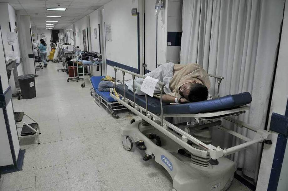 Para el senador Castro, la salud no es un negocio y debe dejar de verse como tal, por lo que la transformación del sistema debe apuntar todo el tiempo a brindar atención digna a todas las personas.