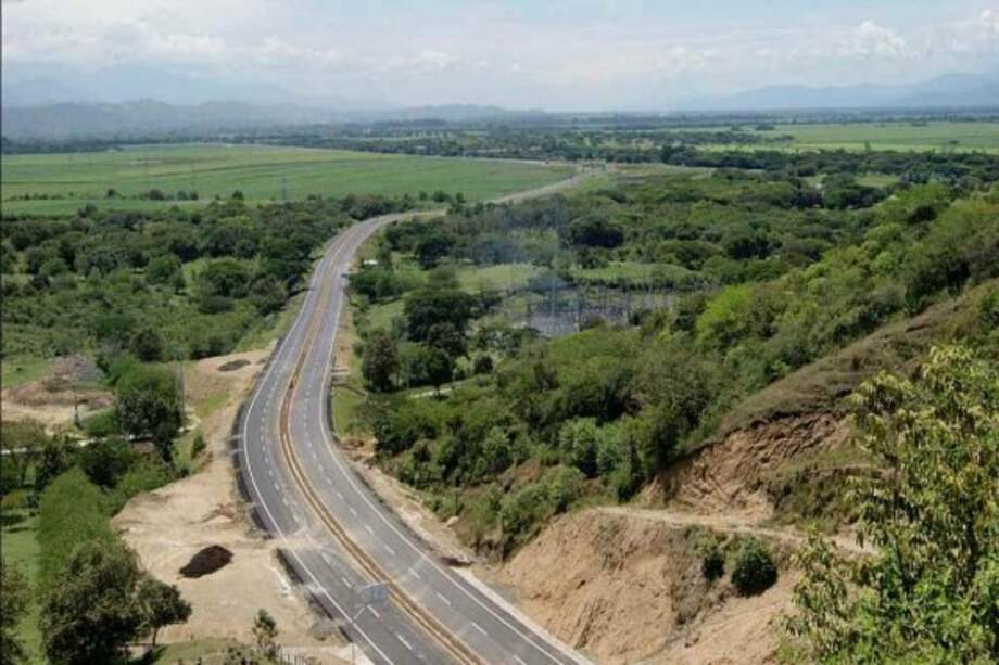 Con la construcción de los 35 kilómetros de doble calzada entre La Paila y La Victoria, el Valle del Cauca se conviertió en el departamento mejor dotado en materia de infraestructura vial.