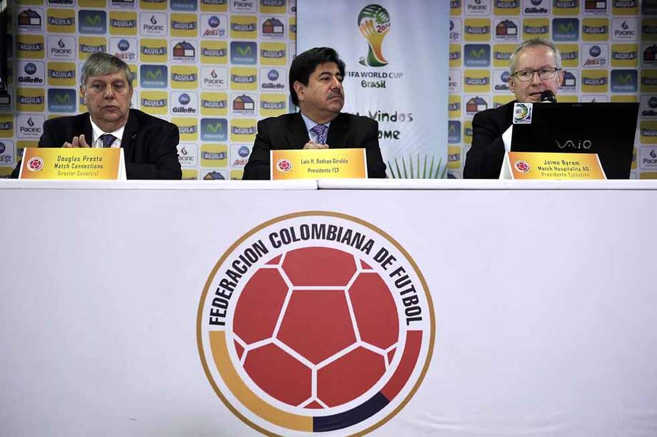 Douglas Presto (izq.), Luis Bedoya y Jaime Byrom (der.) en la sede de la Fedefútbol. / Óscar Pérez