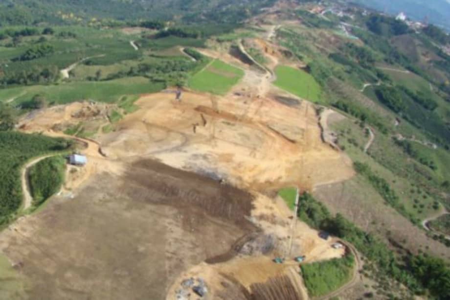 La Aeronáutica Civil apoyó financieramente la construcción de los terraplenes No. 8 y 10 del aeropuerto. / Tomado de La Patria