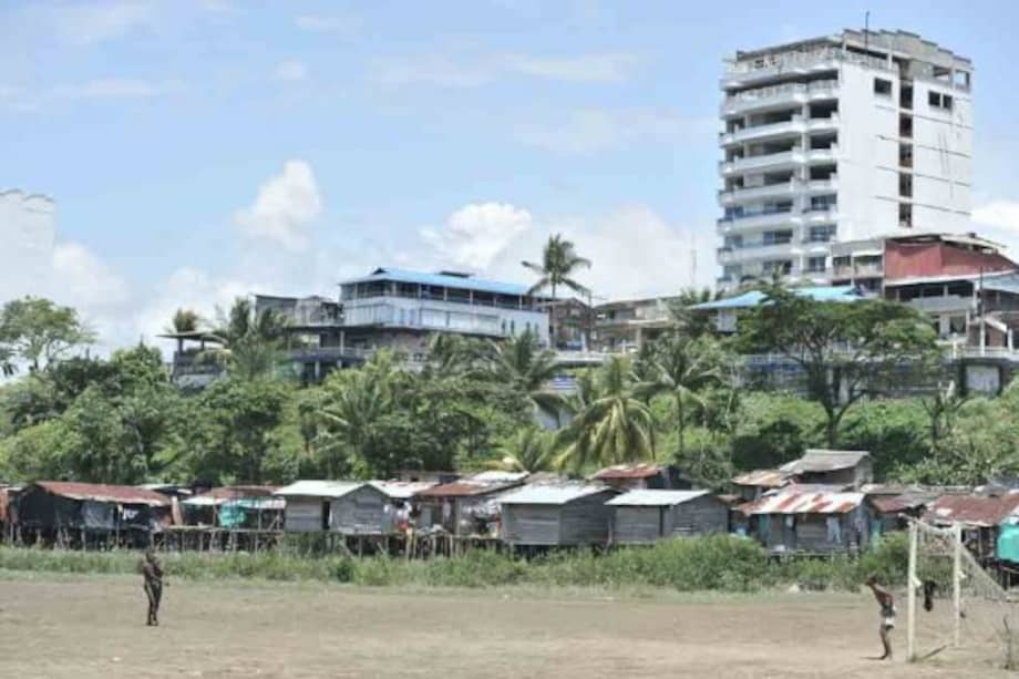 Las “casas de pique” halladas por el CTI quedan en un barrio llamado Viento Libre, ubicado a orillas del mar. / Gabriel Aponte