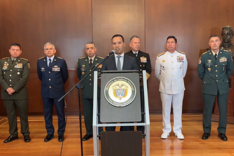 En medio de una rueda de prensa realizada en la noche del pasado 30 de diciembre, el ministro de Defensa, Pedro Sánchez, presentó a quienes, a partir de ahora, estarán al mando de la protección de los colombianos.