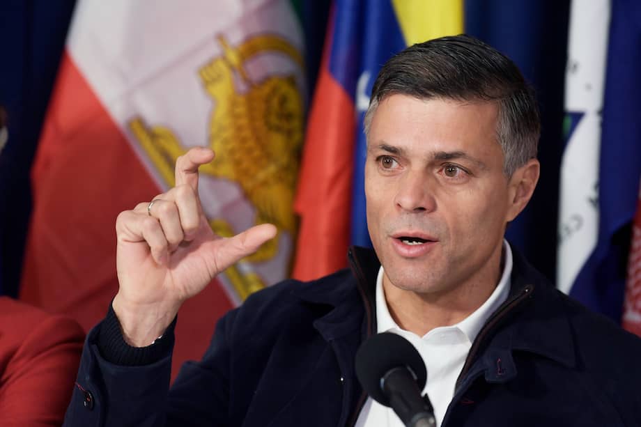 El político opositor y excandidato presidencial venezolano,Leopoldo López, habla durante una rueda de prensa del World Liberty Congress, un grupo creado para unificar las voces 'disidentes' de más de 60 países del mundo.