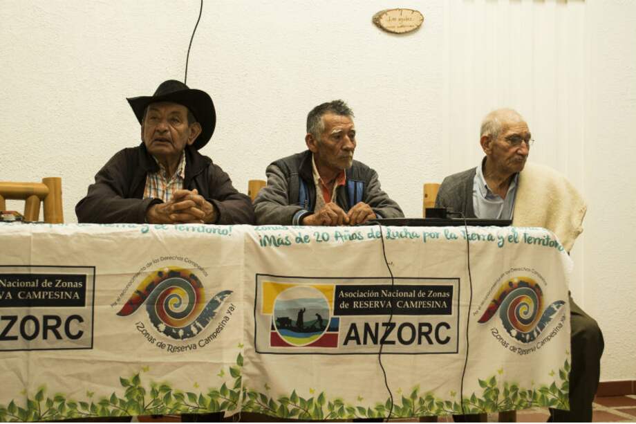 Adultos mayores integrantes del Comité de Impulso de la Zona de Reserva Campesina de Cabrera. Tomada por: Nataly Puerta González, comunicaciones Anzorc.