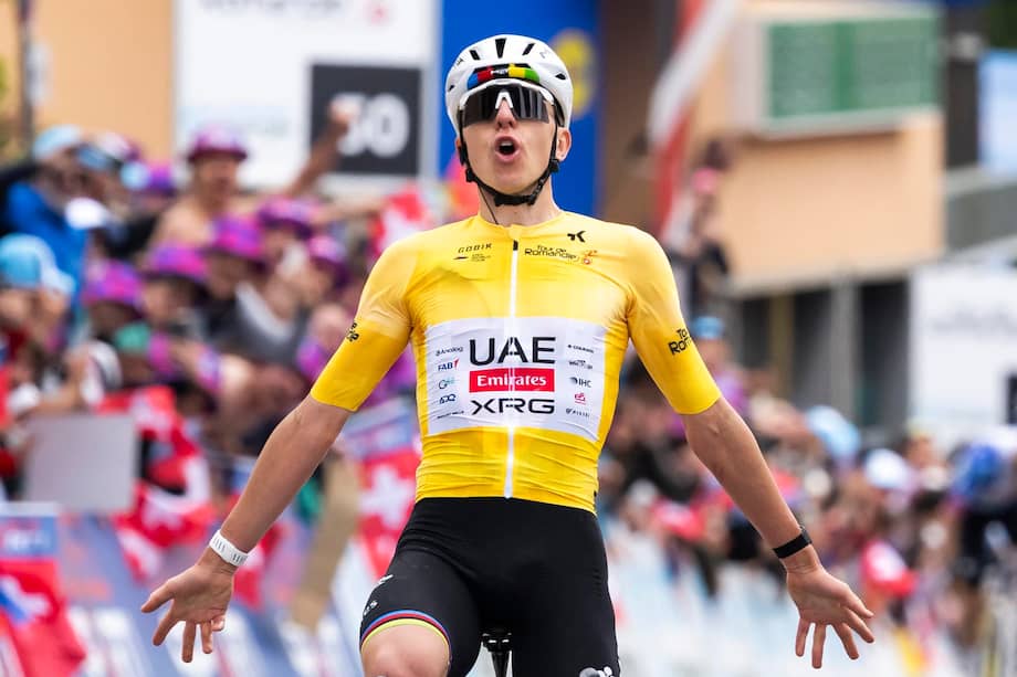Tadej Pogacar de Eslovenia y del UAE Team Emirates XRG cruzando la línea de meta en la última etapa del Tour de Romandía en Leysin, Suiza, este 3 de mayo de 2026.
