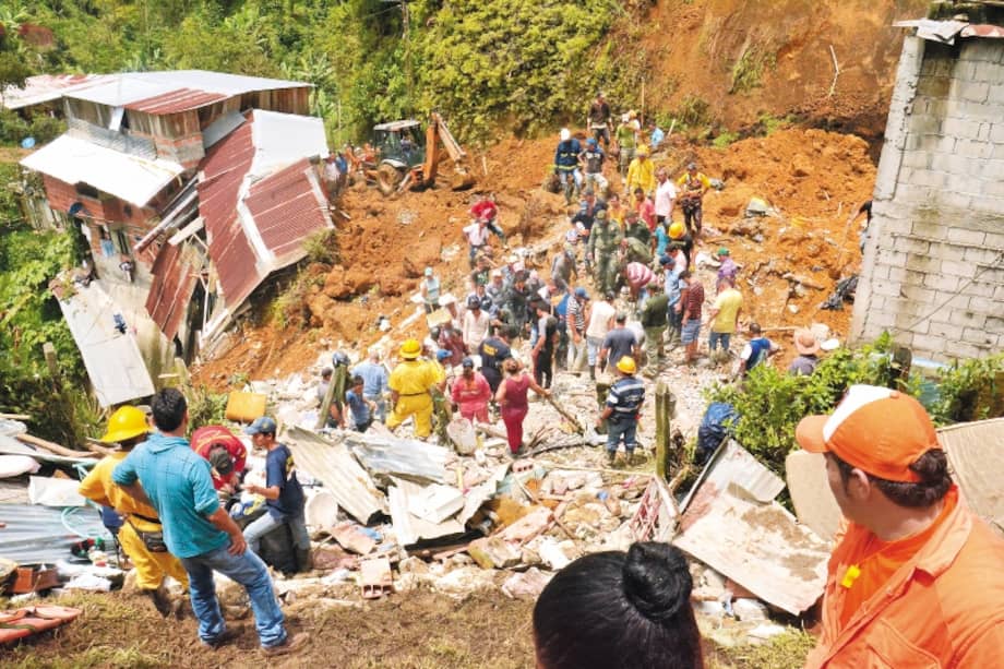 El deslizamiento afectó siete viviendas, entre ellas un inquilinato en el que vivían varias familias. / Cortesía La Patria - Fredy Arango