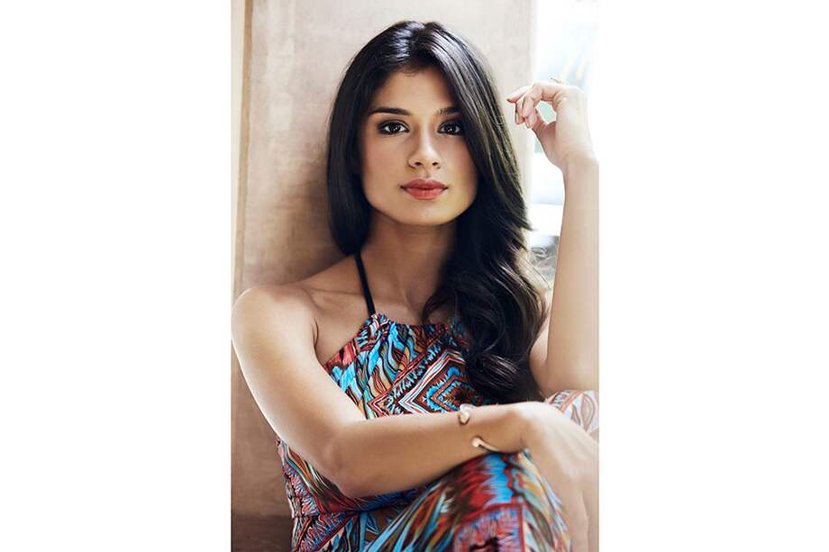 Cada año, Diane Guerrero viaja a Colombia a visitar a su familia. Espera conseguir el retorno de sus padres a Estados Unidos. / Benjo Arwas