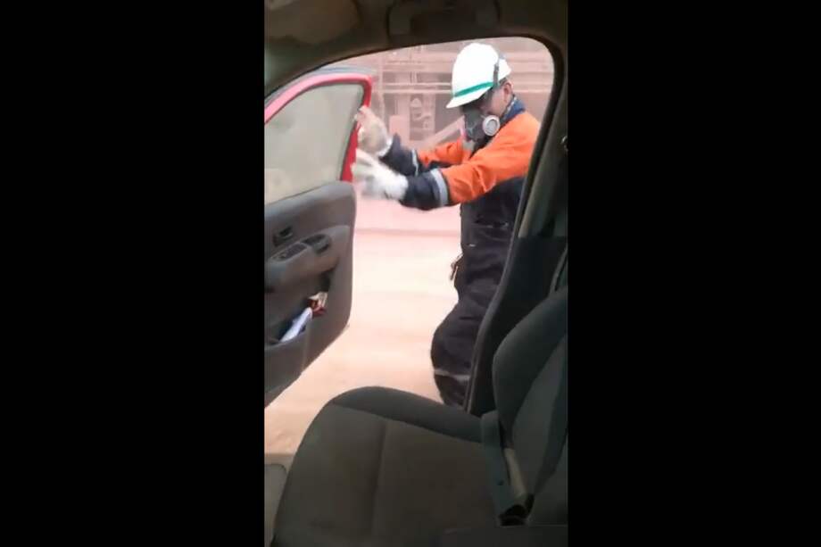 Tres mineros despedidos por bailar "Kiki Challenge"