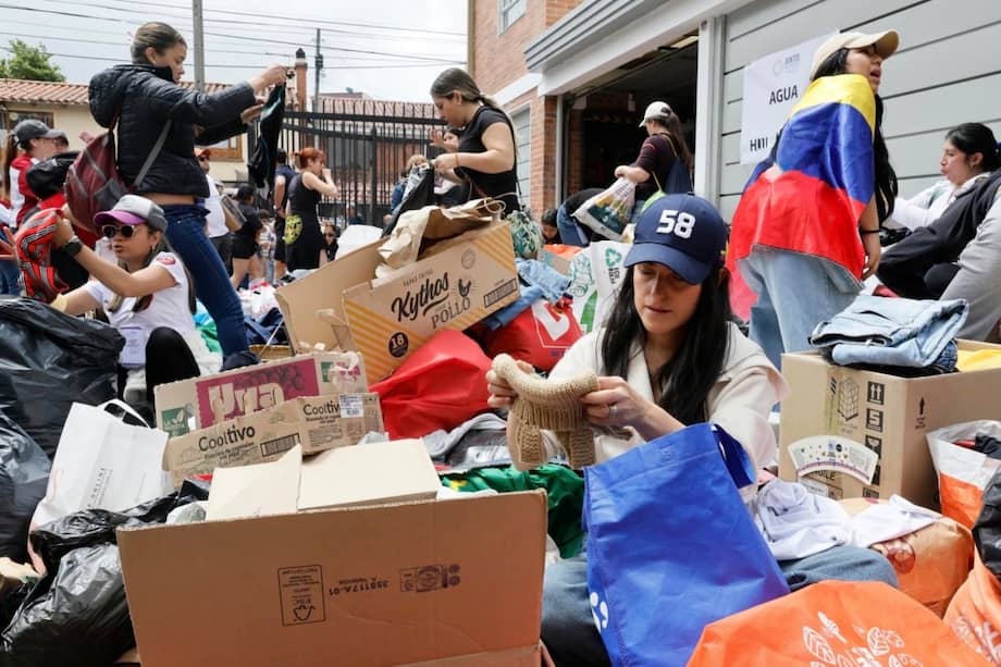 Los puntos habilitados reciben alimentos, agua y elementos de primera necesidad para apoyar a las comunidades afectadas por el terremoto.