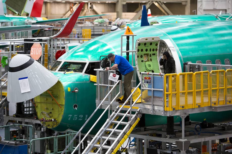 Empleados trabajando en un Boeing 737 MAX en la fábrica de Boeing en Renton, Washington. Imagen de referencia.