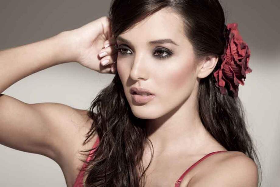 Verónica Velásquez / Esteban Escobar.