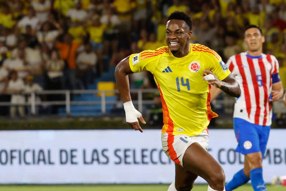 Jhon Durán en un partido con la selección de Colombia.