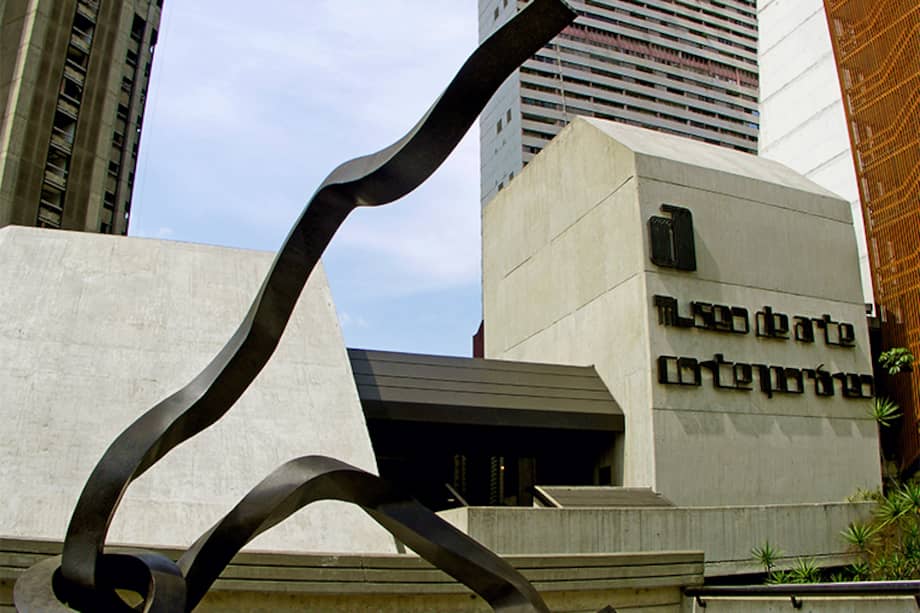 El Museo de Arte Contemporáneo de Caracas, ubicado en el área de Parque Central, es una de las áreas de recolección y exhibición de arte en Venezuela con mas de 3.000 obras.