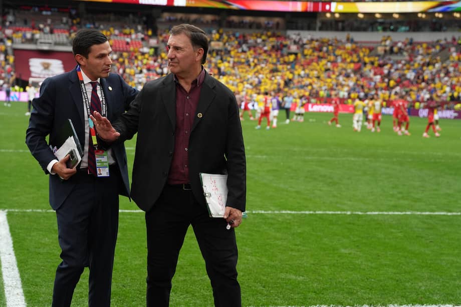El seleccionador colombiano, Néstor Lorenzo, reacciona este martes 7 de julio, al finalizar el partido de los octavos de final de la Copa Mundial de la FIFA 2026 entre Suiza y Colombia en el BC Place de Vancouver, Columbia Británica, en Canadá.