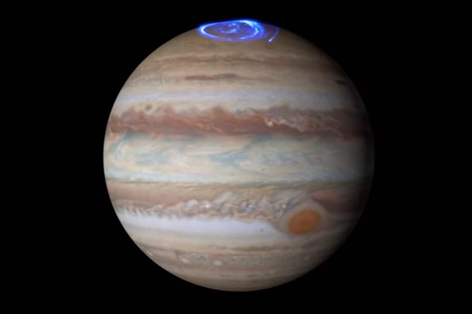 Las auroras boreales se producen cuando partículas cargadas penetran en su atmósfera, cerca de sus polos magnéticos / NASA