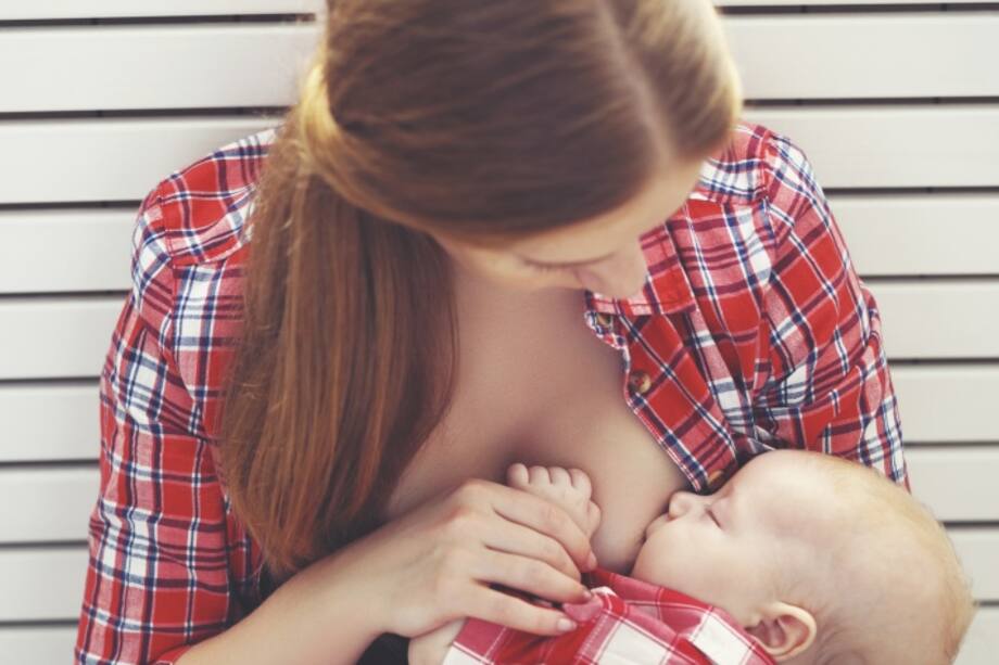 ¡Seis razones para que no te avergüence amamantar en público!