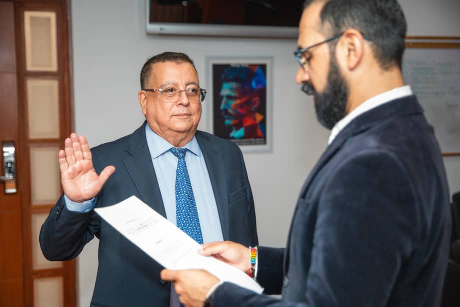 William Abel Mercado, nuevo experto comisionado de la CREG, y Andrés Camacho, ministro de Minas y Energía.