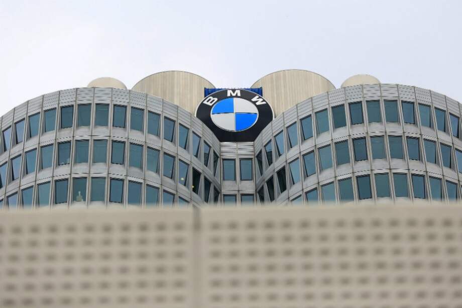 Las empresas automotrices pueden solucionar su falta de mano de obra con los refugiados. / Bloomberg News