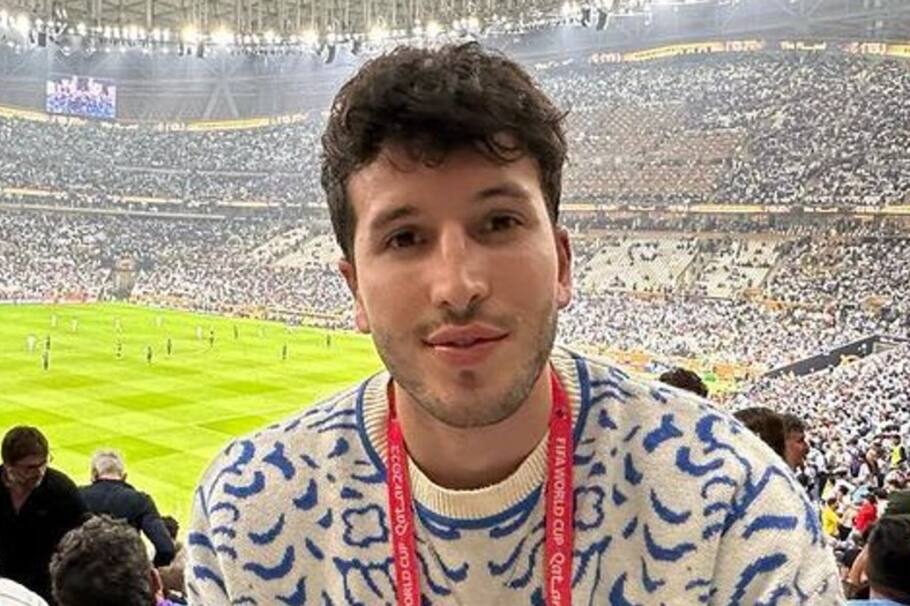 Los seguidores de Sebastián Yatra quedaron preocupados por su estado de salud. Aquí te contamos los detalles de lo que le pasó al cantante colombiano.