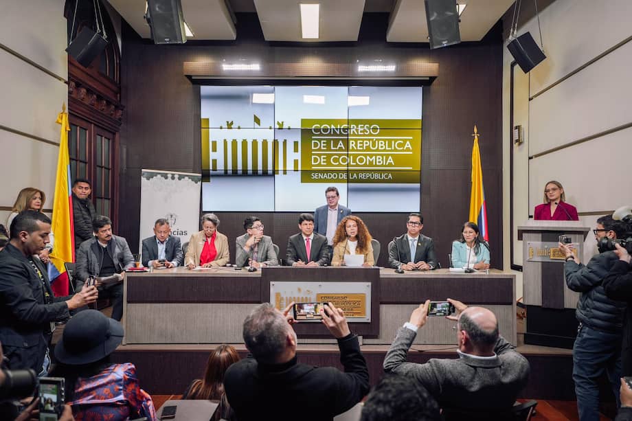 Gobierno radicó el proyecto que busca crear un marco normativo para la inteligencia artificial en Colombia.