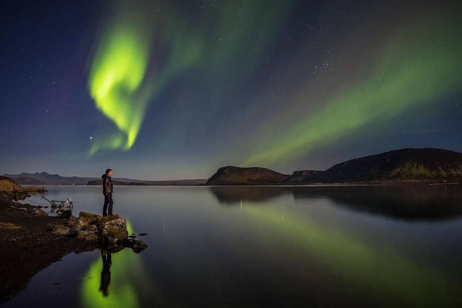 La vista nocturna de las auroras boreales es uno de los principales atractivos turísticos de paises nordicos