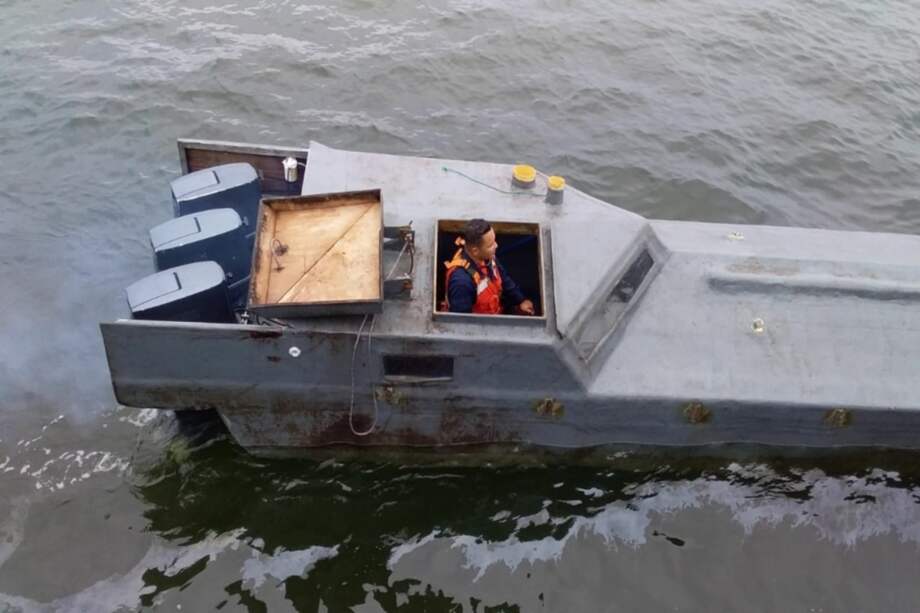 Fueron incautadas más de dos toneladas de cocaína en el semisumergible. / Cortesía Fiscalía.