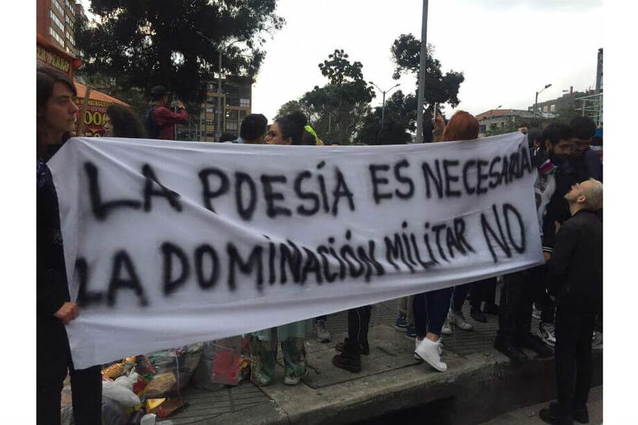 Uno de los principales pedidos del sector cultural colombiano es el cese a la dispersión de las protestas pacíficas por medio de gases y aturdidoras. / Joseph Casañas