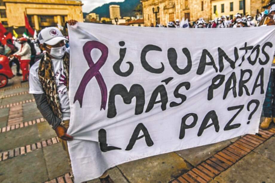 Los gobiernos que juegan a hacer la paz son grandes defensores o perpetuadores del régimen de injusticia social y desigualdad manifiesta, dice William Ospina.