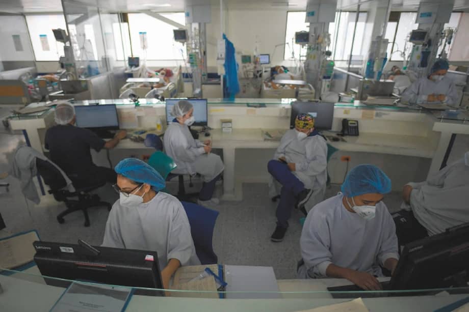 Entre los puntos que cita la Procuraduría están los efectos del Long-Covid, que demandan diversas patologías y mayor frecuencia de uso en los servicios.