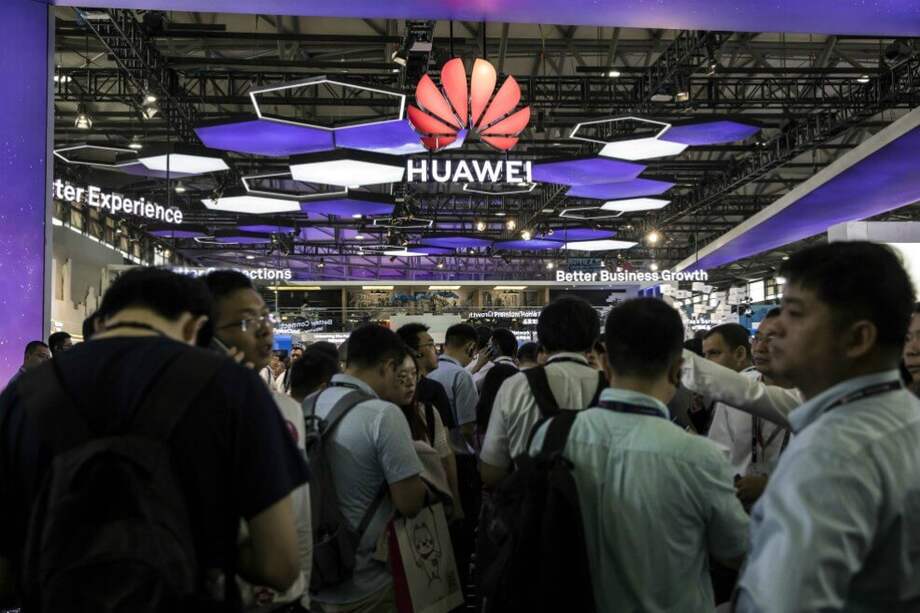 Huawei es uno de varios proveedores de hardware que crean servidores y equipos para el producto Azure Stack de Microsoft. / Bloomberg.