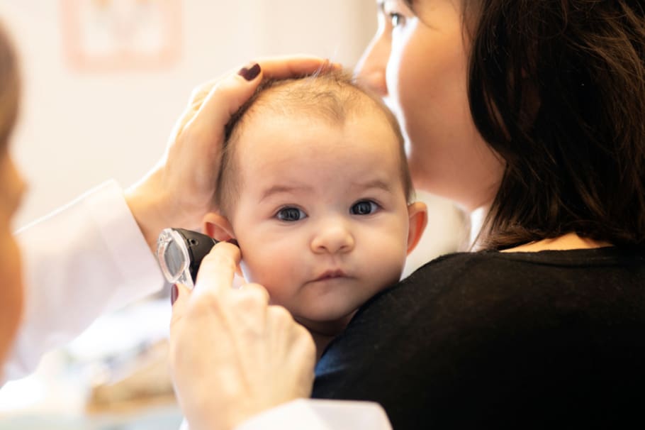 Madres en un mundo de silencio: así se enfrenta la maternidad con pérdida auditiva
