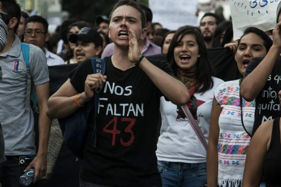 México espera pistas clave sobre estudiantes con captura de exalcade y esposa