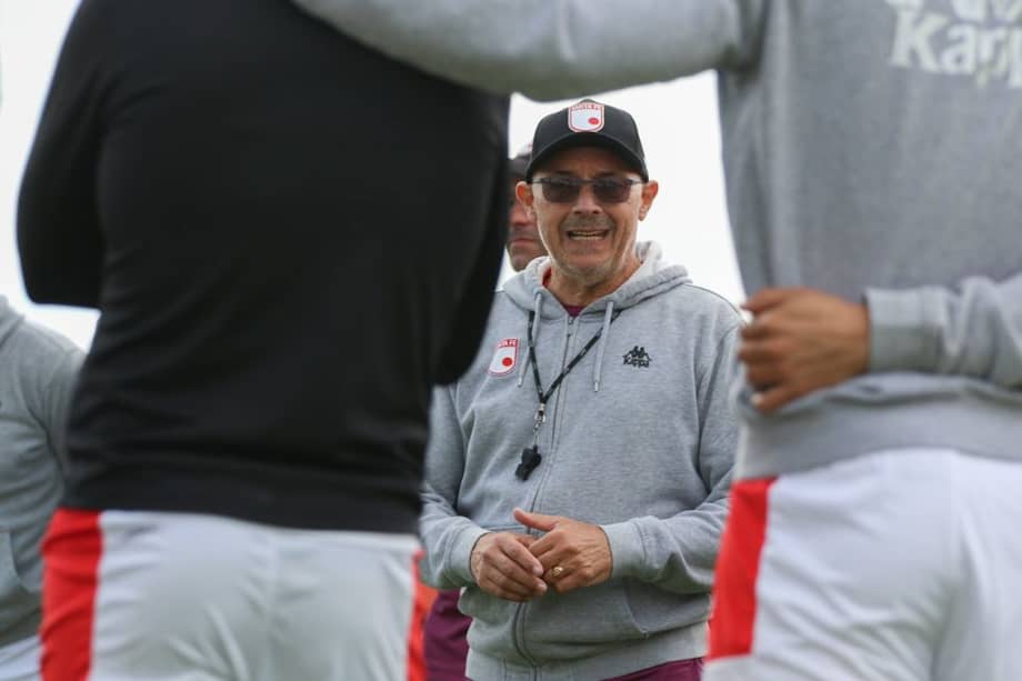 Alfredo Arias arrancó la pretemporada con Independiente Santa Fe // Twitter Santa Fe