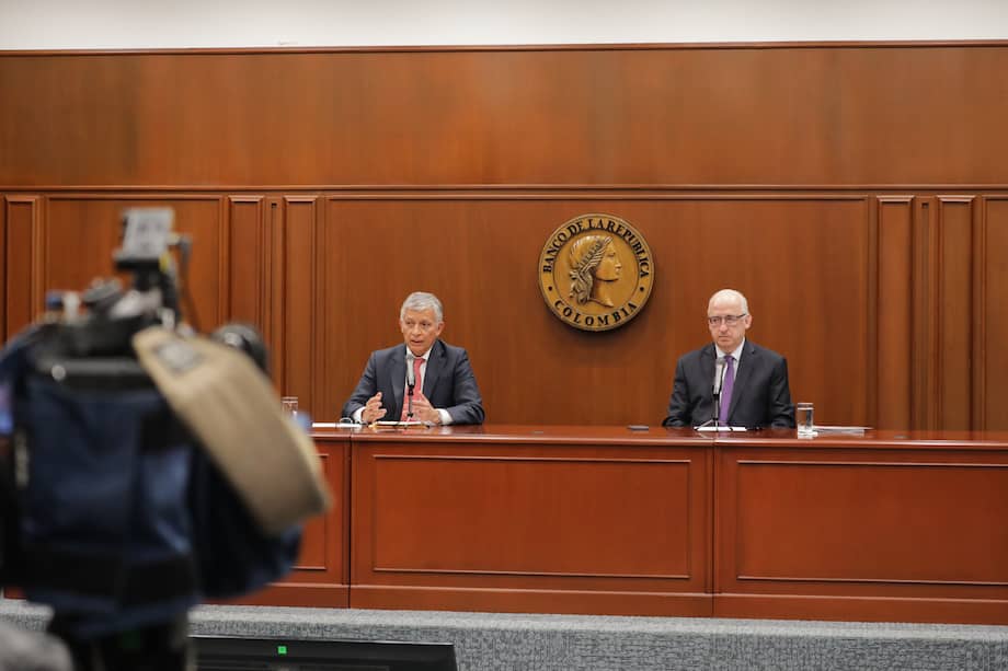 Carlos Betancourt, viceministro General de Hacienda, y Leonardo Villar, gerente del Banco de la República.