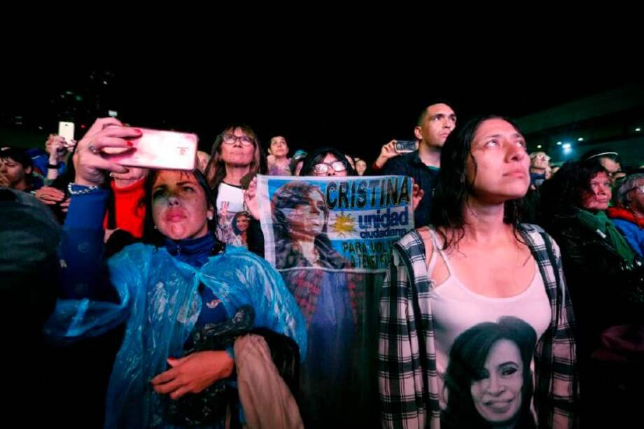 Seguidores de Cristina Fernández en la Feria del Libro de Buenos Aires. / AFP