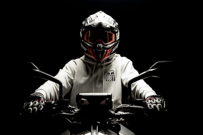 La ropa que todo motociclista debería usar para reducir lesiones en una caída