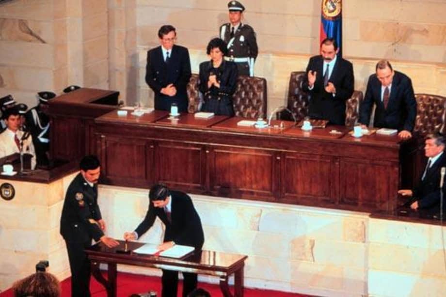 Las plataformas digitales de Radio Nacional albergarán una serie de piezas que enriquecerán el especial de la firma de la Constitución, mientras que Señal Memoria, tendrá a disposición del público decenas de documentos audiovisuales histórico.