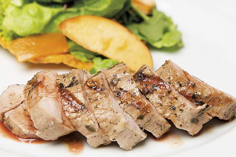 Ensalada de cerdo con auyama y vinagreta de maracuyá con panela